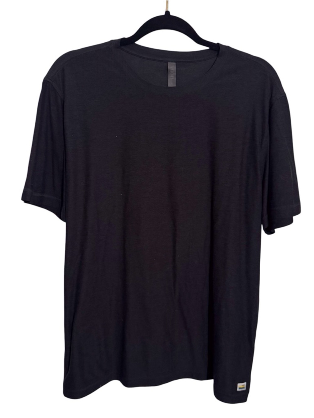 Vuori Mens Size Large Dark Gray Strato Tech Moisture Wicking T-Shirt Tee Casual